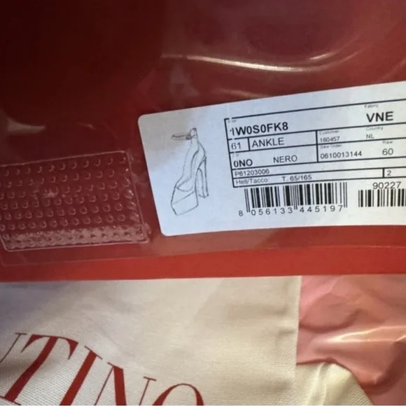 Valentino - Picture 5 of 6